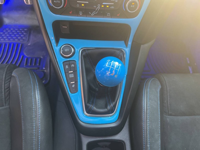 Ford Focus Hatchback Vehicle Image 11