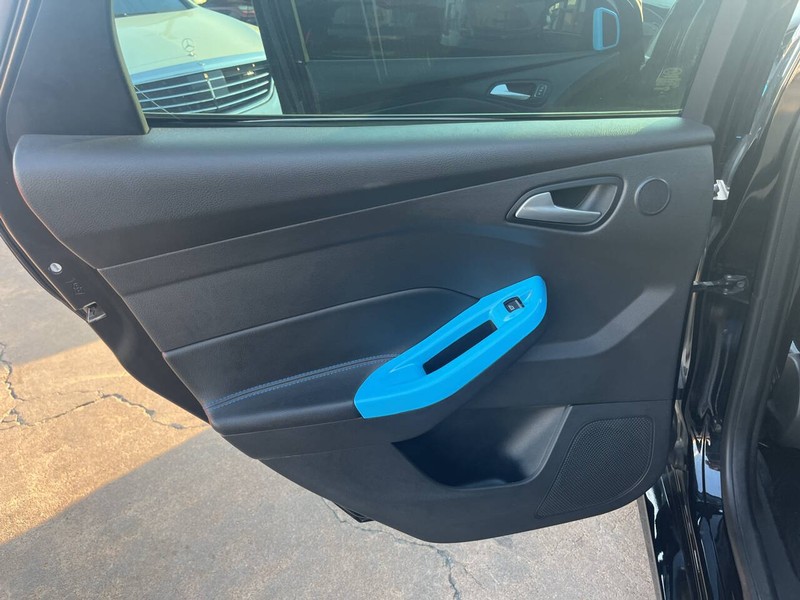 Ford Focus Hatchback Vehicle Image 13
