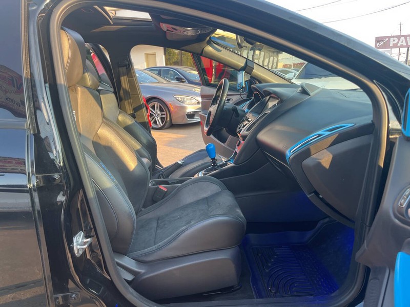 Ford Focus Hatchback Vehicle Image 18