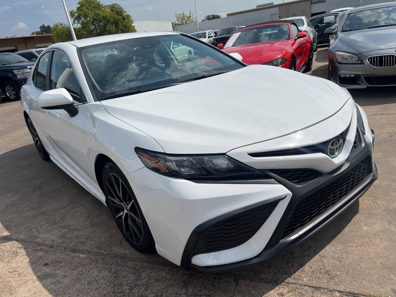 Toyota Camry Vehicle Image 03
