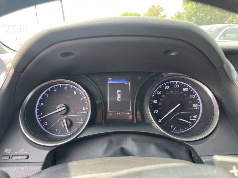 Toyota Camry Vehicle Image 10