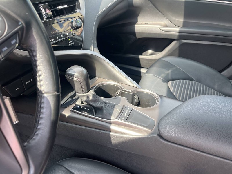 Toyota Camry Vehicle Image 12