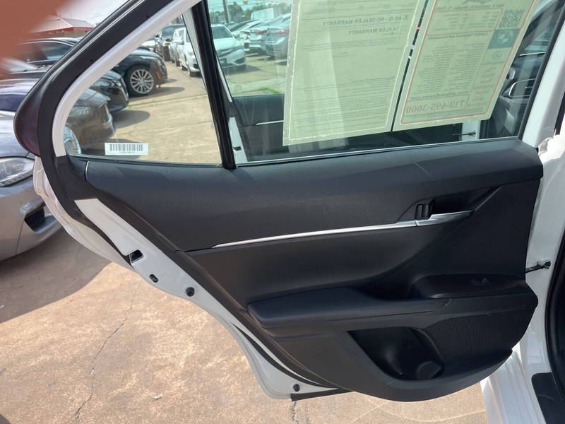 Toyota Camry Vehicle Image 13