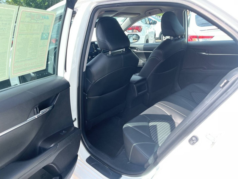Toyota Camry Vehicle Image 14
