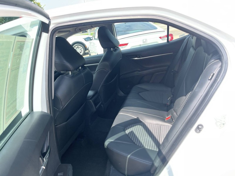 Toyota Camry Vehicle Image 15