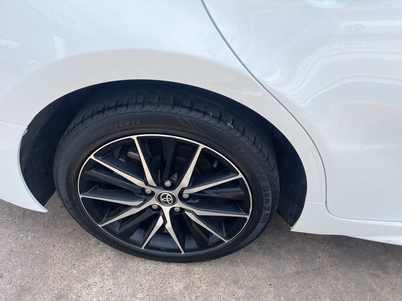 Toyota Camry Vehicle Image 17