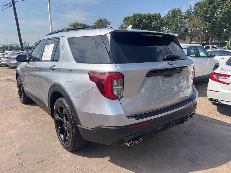 Ford Explorer Vehicle Image 04