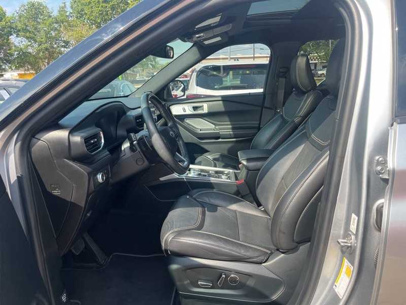 Ford Explorer Vehicle Image 07