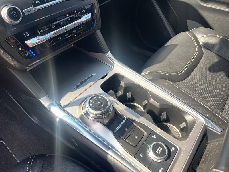 Ford Explorer Vehicle Image 13