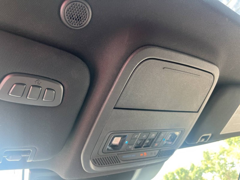 Ford Explorer Vehicle Image 14