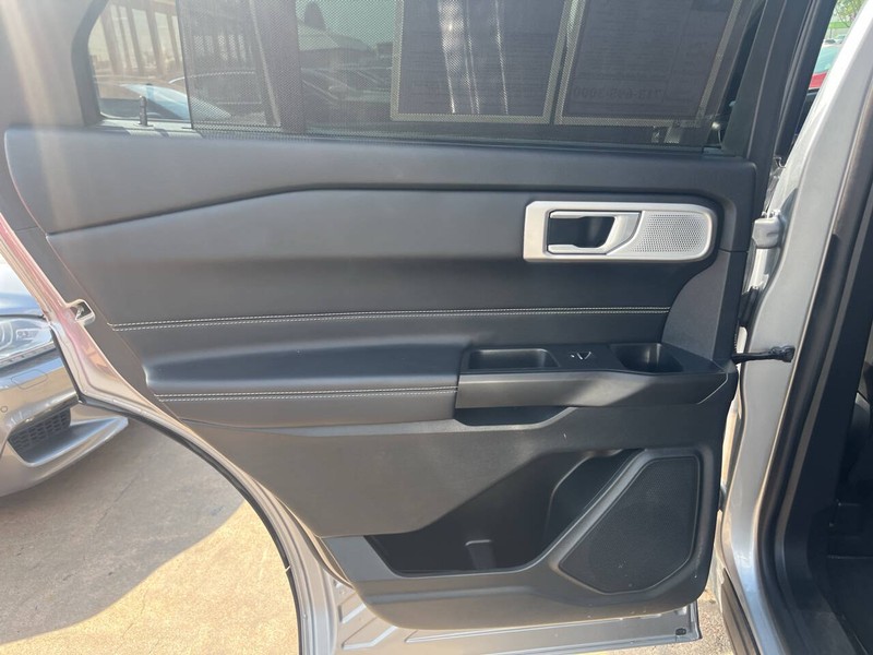 Ford Explorer Vehicle Image 16