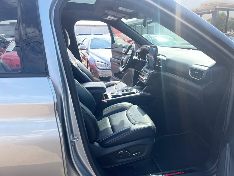 Ford Explorer Vehicle Image 21