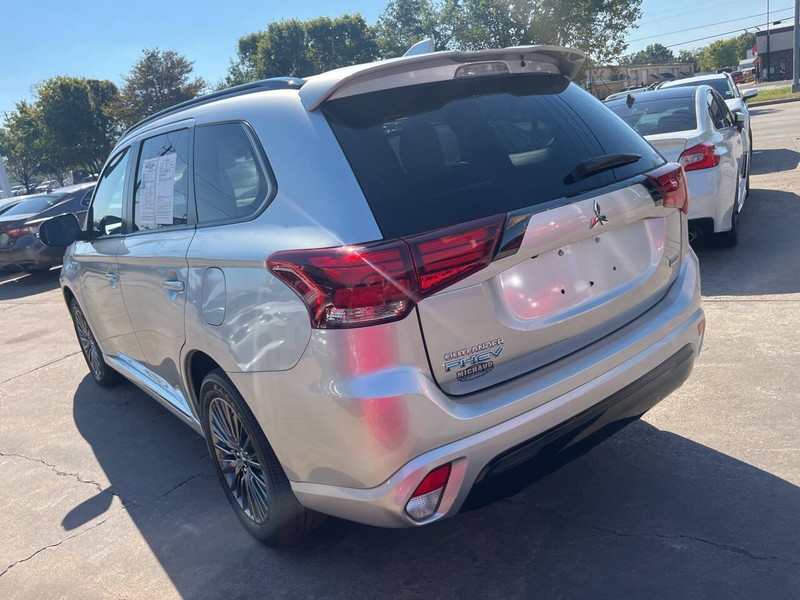 Mitsubishi Outlander PHEV Vehicle Image 06