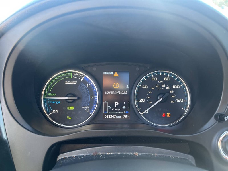 Mitsubishi Outlander PHEV Vehicle Image 12