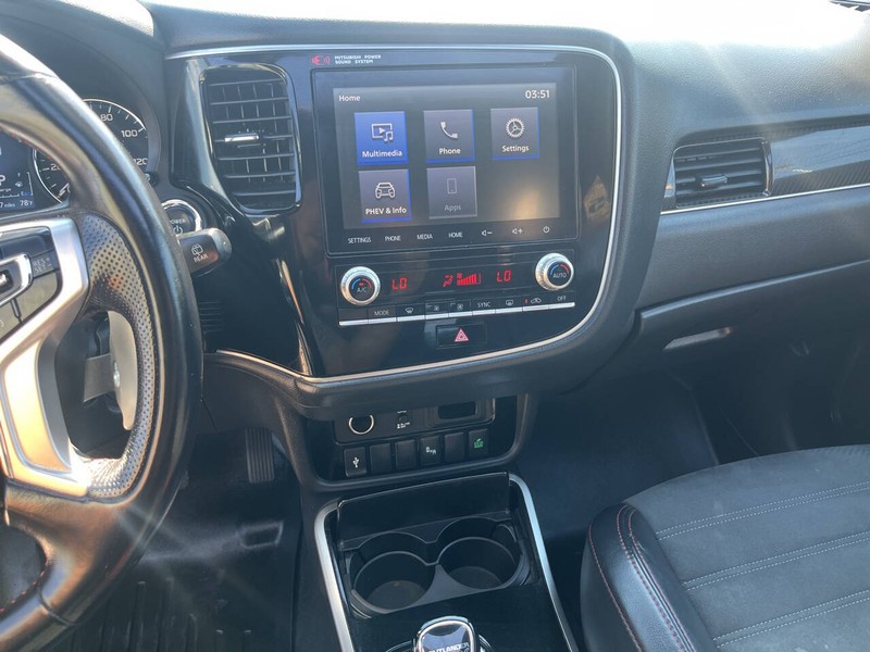 Mitsubishi Outlander PHEV Vehicle Image 13