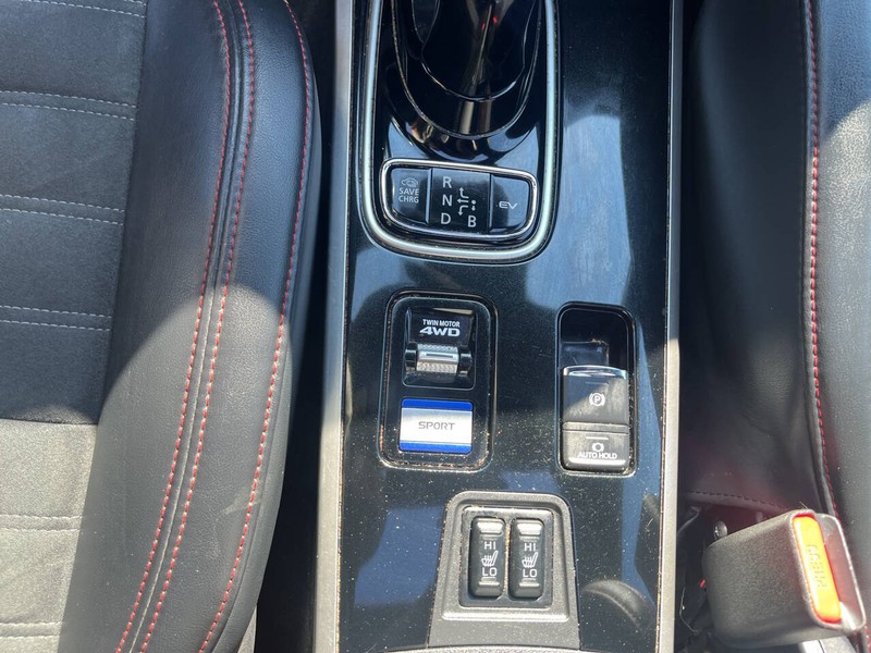 Mitsubishi Outlander PHEV Vehicle Image 14