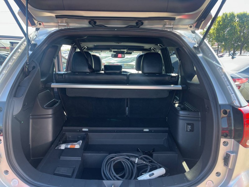 Mitsubishi Outlander PHEV Vehicle Image 18