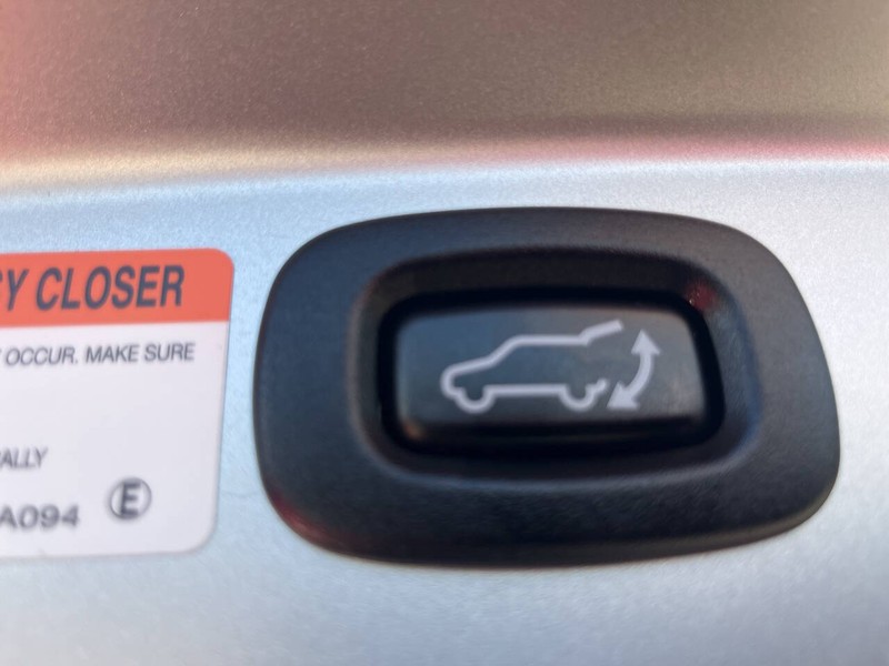 Mitsubishi Outlander PHEV Vehicle Image 19