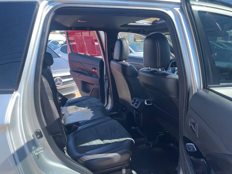 Mitsubishi Outlander PHEV Vehicle Image 20