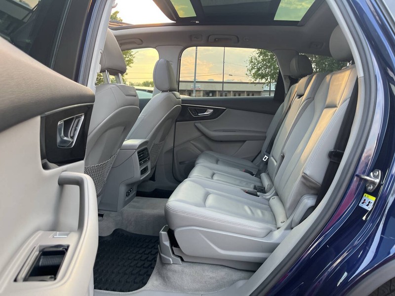 Audi Q7 Vehicle Image 08