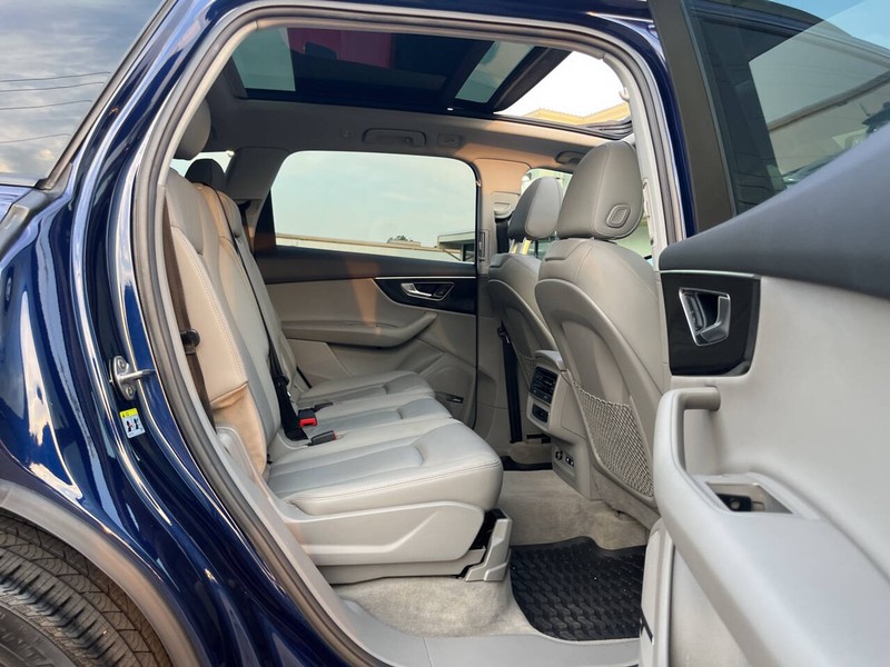 Audi Q7 Vehicle Image 11