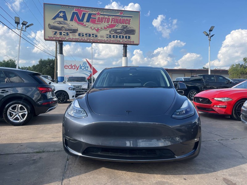 Tesla Model Y Vehicle Image 02
