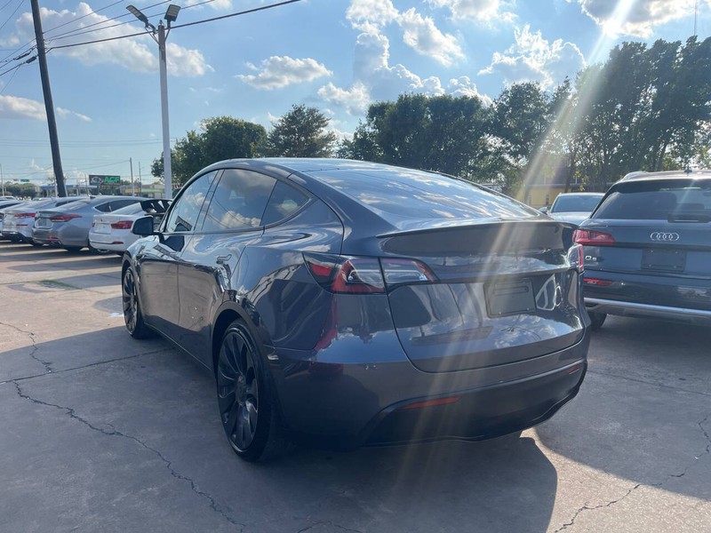 Tesla Model Y Vehicle Image 03
