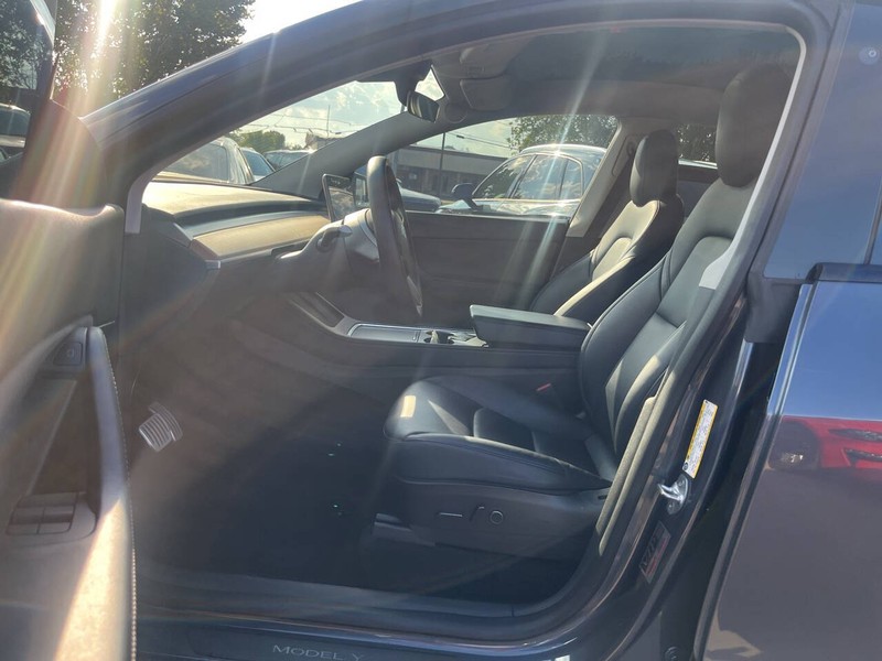 Tesla Model Y Vehicle Image 07