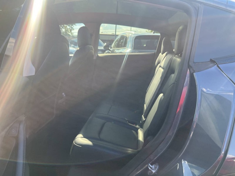 Tesla Model Y Vehicle Image 08