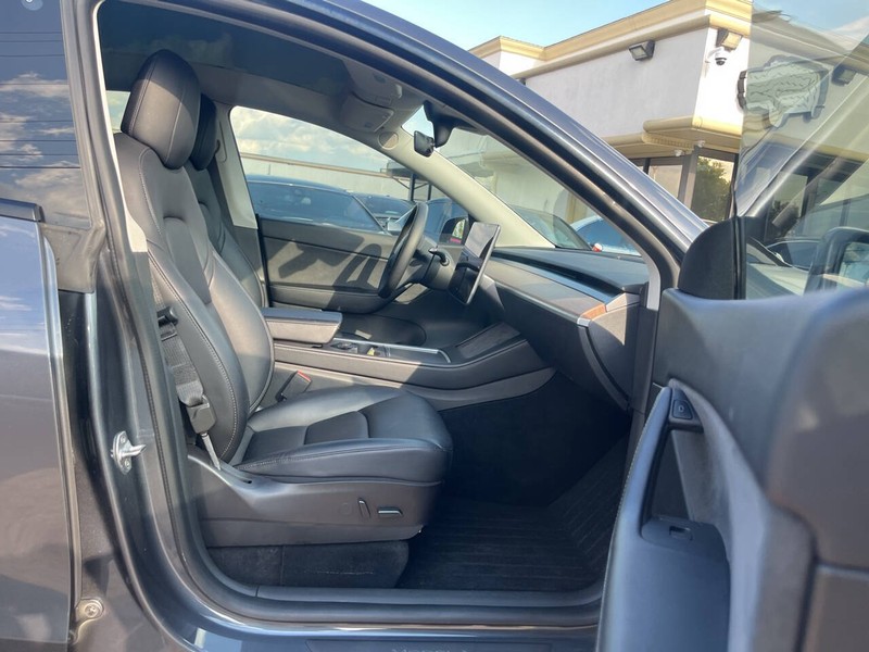 Tesla Model Y Vehicle Image 11