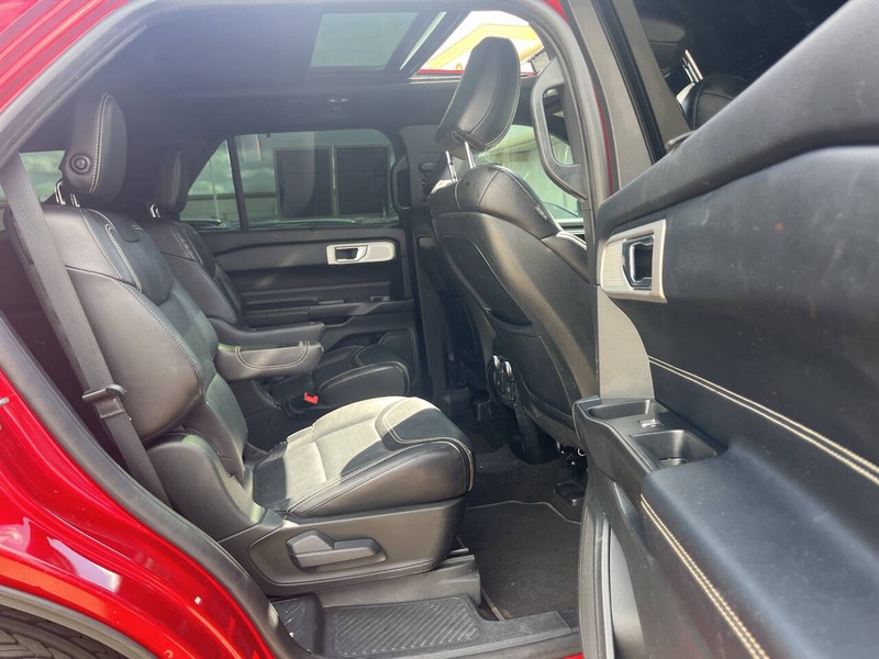 Ford Explorer Vehicle Image 11