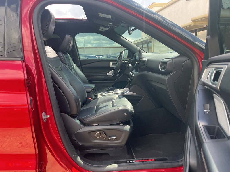 Ford Explorer Vehicle Image 13