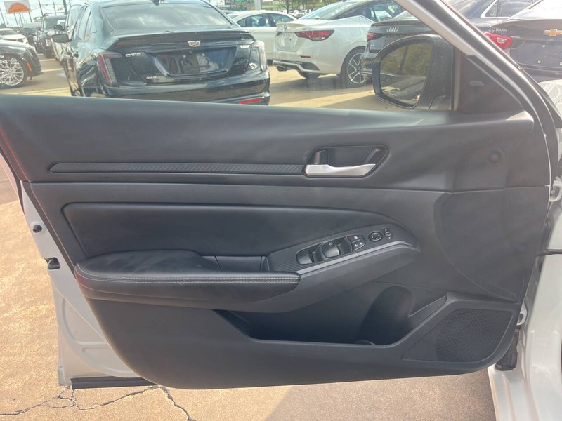 Nissan Altima Vehicle Image 07