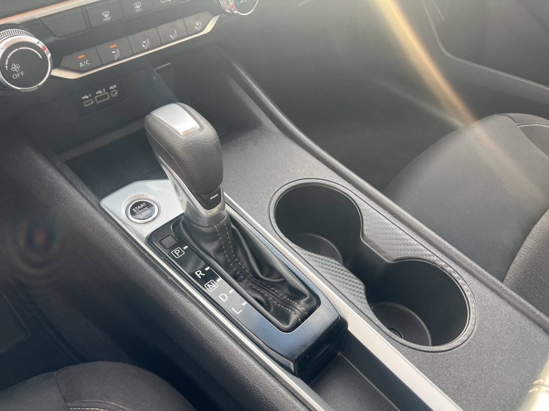 Nissan Altima Vehicle Image 12
