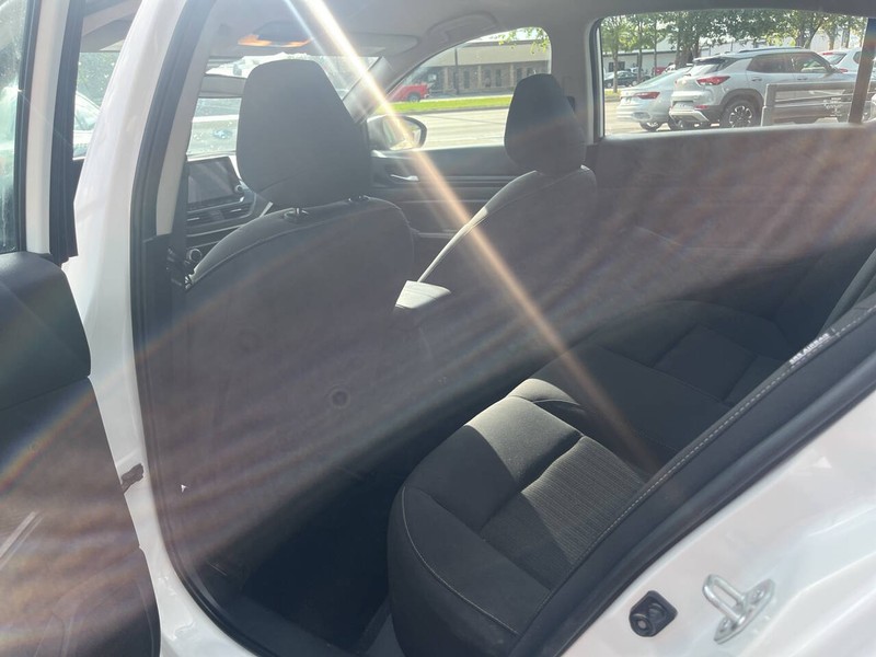 Nissan Altima Vehicle Image 14