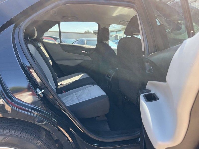 Chevrolet Equinox Vehicle Image 12
