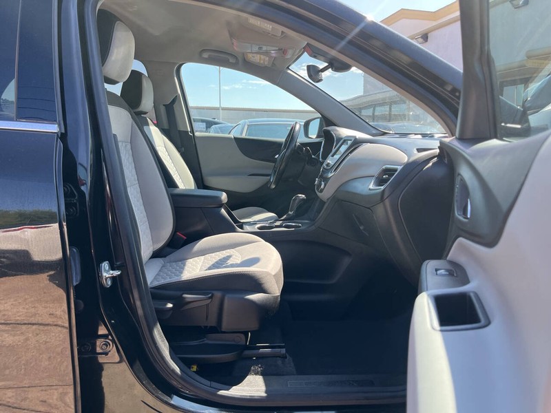 Chevrolet Equinox Vehicle Image 13