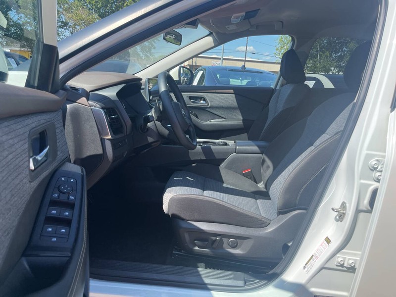 Nissan Rogue Vehicle Image 06