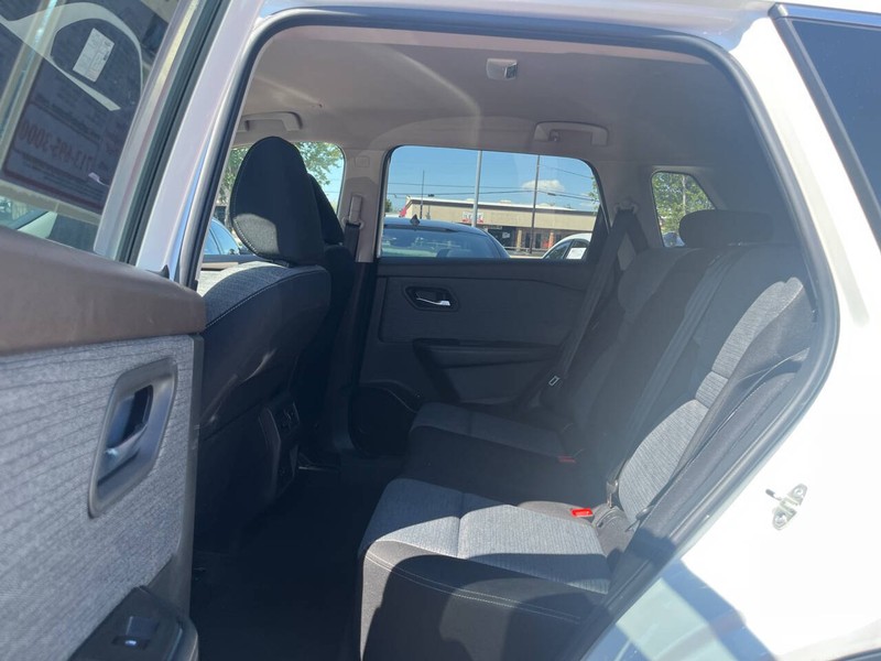 Nissan Rogue Vehicle Image 07