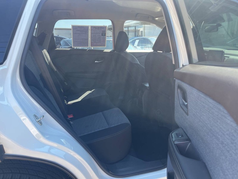 Nissan Rogue Vehicle Image 08