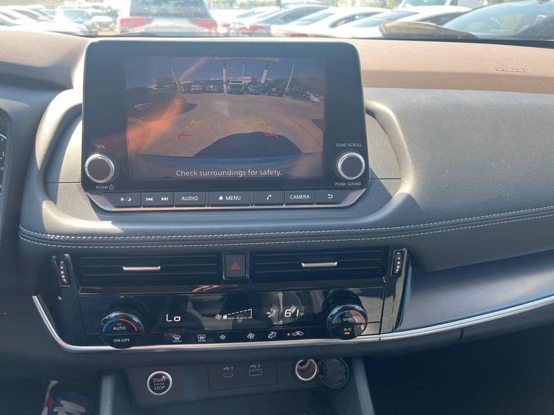 Nissan Rogue Vehicle Image 10