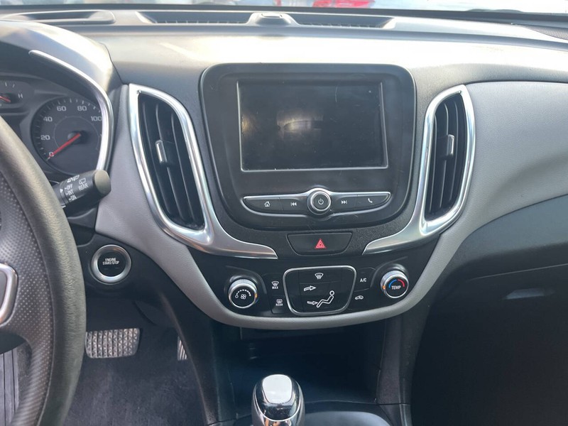 Chevrolet Equinox Vehicle Image 10