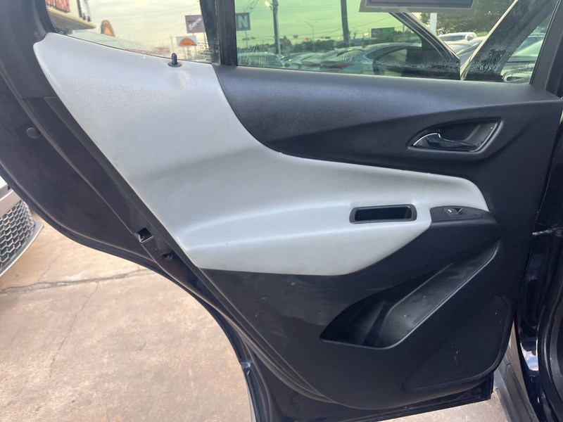 Chevrolet Equinox Vehicle Image 12