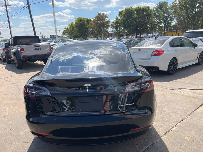 Tesla Model 3 Vehicle Image 05
