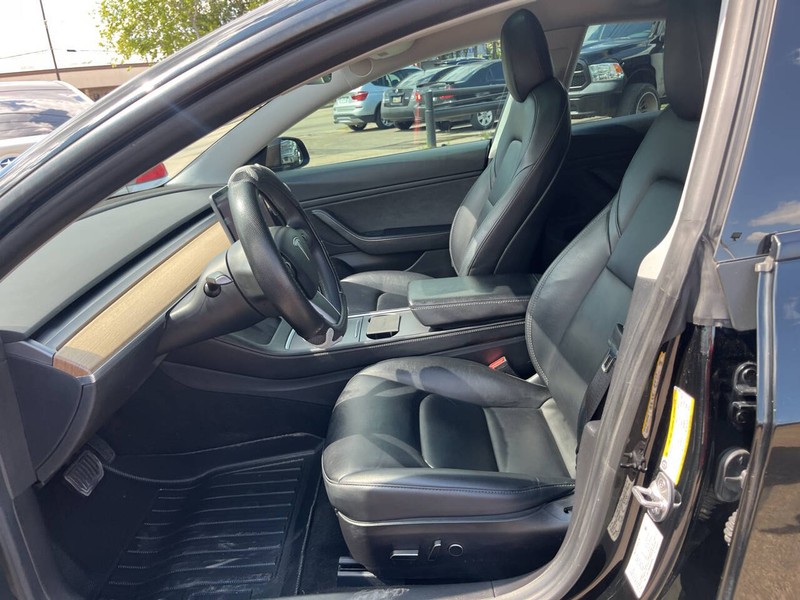 Tesla Model 3 Vehicle Image 09