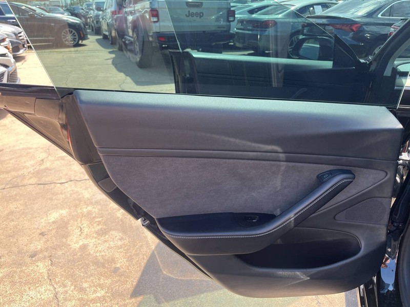 Tesla Model 3 Vehicle Image 17