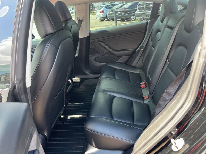 Tesla Model 3 Vehicle Image 18