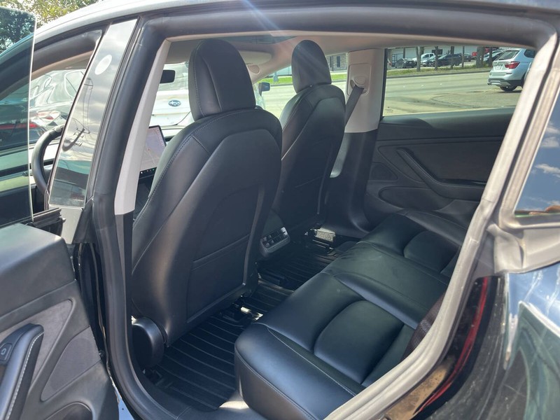 Tesla Model 3 Vehicle Image 19