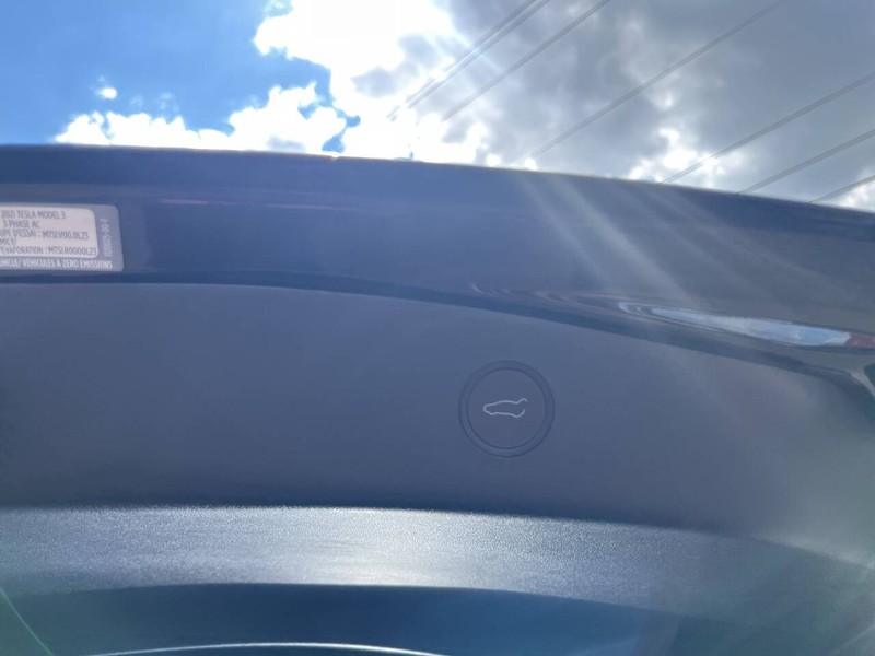 Tesla Model 3 Vehicle Image 21