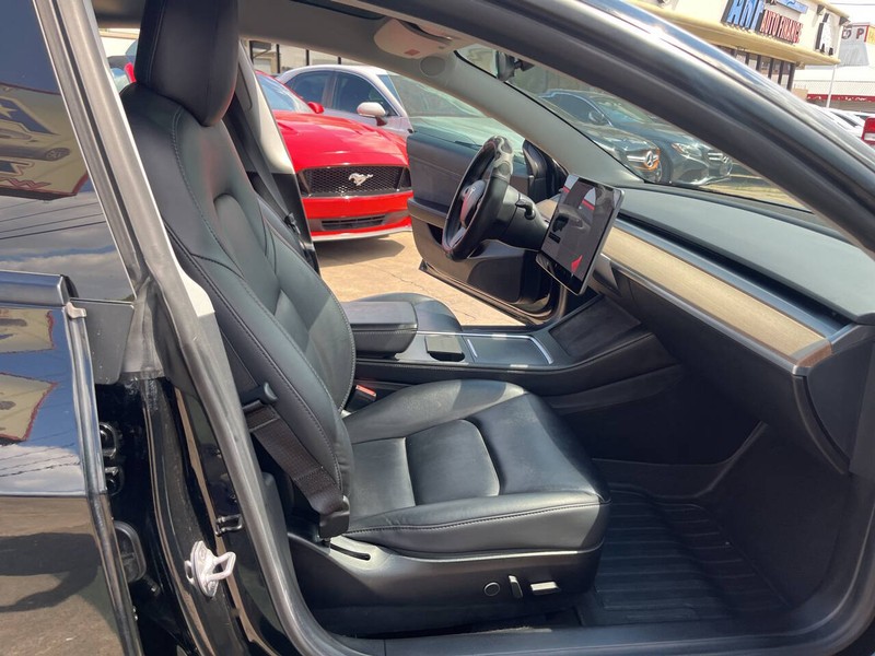 Tesla Model 3 Vehicle Image 24